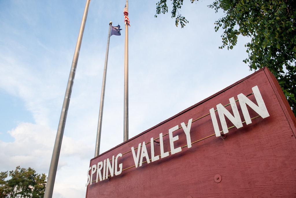 Spring Valley Inn Spring Green Exterior foto